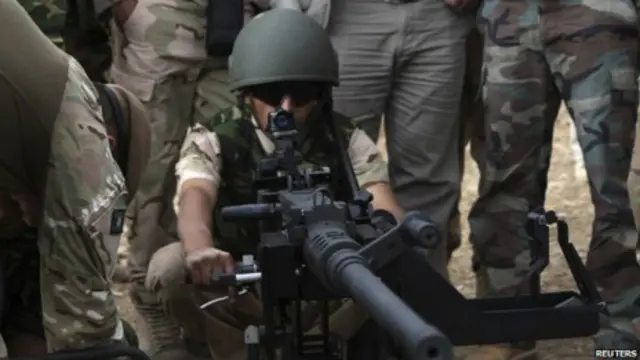 ترکیه تاکنون تمایل به دادن اجازه به پیشمرگه های کرد برای عبور از مرز نداشت