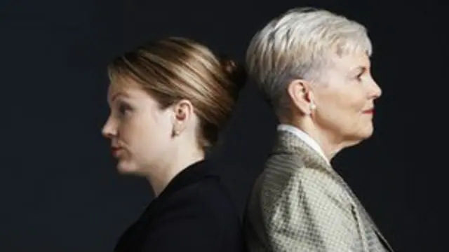 Do empresarias, espalda con espalda