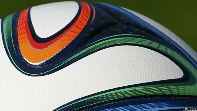 2022年世界杯主办权授予卡塔尔引起的争议以及足球界的贿赂丑闻都将是授课内容。