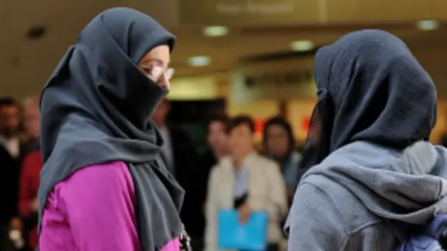 ऑस्ट्रेलिया ने परदे से हटाया प्रतिबंध