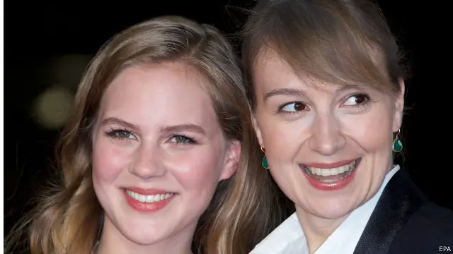 أدت الممثلة الرومانية آن ماري مارينكا دور أم المانية والممثلة الألمانية أليسا فون رتبيرغ دور ابنتها.