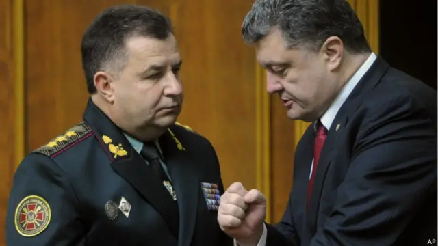 Министр обороны Украины Степан Полторак и президент Петр Порошенко