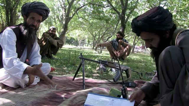 يقيم طالبان بعض جلسات الاستماع القضائية داخل البساتين