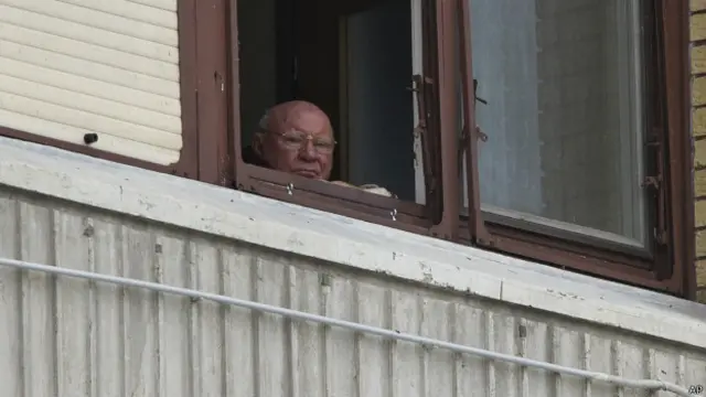 Якоб Денцингер в своем квартире в городе Осиек, Хорватия