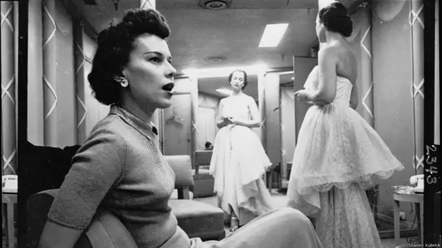 Antes de se tornar célebre por suas obras primas, o diretor americano Stanley Kubrick trabalhou como aprendiz de fotógrafo na revista Look (Stanley Kubrick)