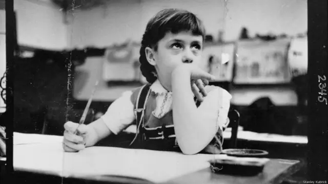 Antes de se tornar célebre por suas obras primas, o diretor americano Stanley Kubrick trabalhou como aprendiz de fotógrafo na revista Look (Stanley Kubrick)
