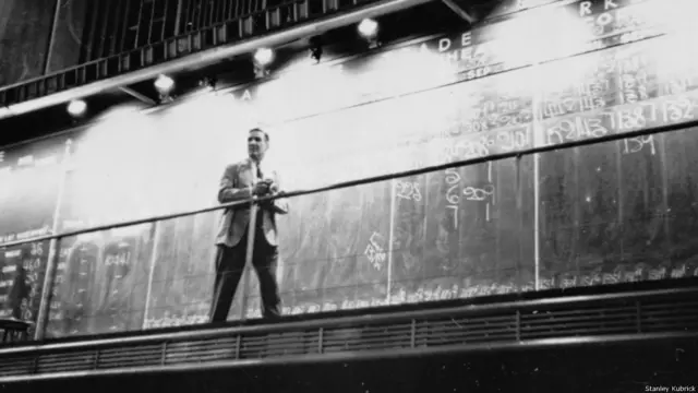 Antes de se tornar célebre por suas obras primas, o diretor americano Stanley Kubrick trabalhou como aprendiz de fotógrafo na revista Look (Stanley Kubrick)