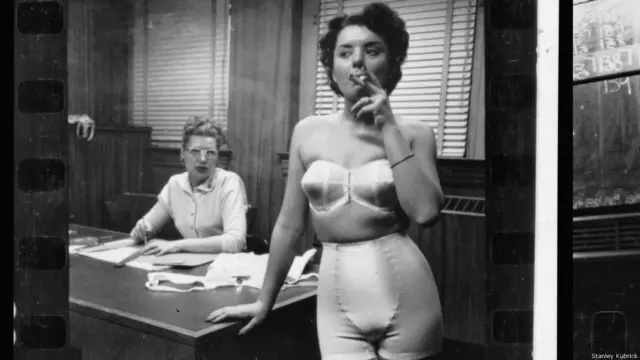 Antes de se tornar célebre por suas obras primas, o diretor americano Stanley Kubrick trabalhou como aprendiz de fotógrafo na revista Look (Stanley Kubrick)