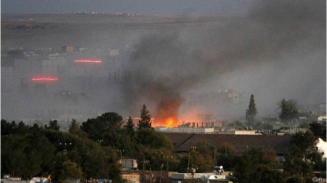 طائرات التحالف تهاجم مواقع تنظيم "الدولة الإسلامية" في عين العرب "كوباني" بين حين وآخر لمنعه من السيطرة على المدينة.