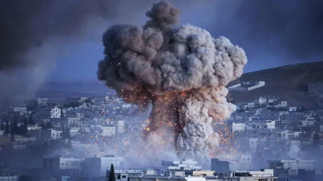 القتال تجدد بعد شن مسلحي التنظيم هجوما على جميع المحاور.