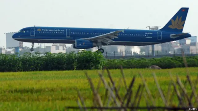 Ông Lại Xuân Thanh nói sân bay Nội Bài và Tân Sơn Nhất đã có "nhiều cải thiện" trong thời gian qua