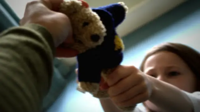 為10歲以下兒童提供父母班教育班，應該像為孕婦辦產前班一樣成為一種固定形式。