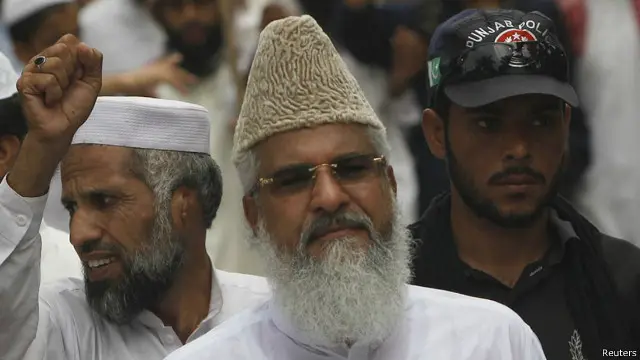 اہل سنت والجماعت مولانا احمد لدھیانوی کی قیادت میں کام کر رہی ہے، جن کے بارے میں کہا جاتا ہے کہ وہ انٹیلی جنس ایجنسیوں سے قریب ہیں 