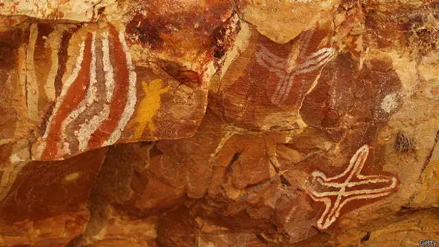 Рисунки на стене пещеры в Австралии