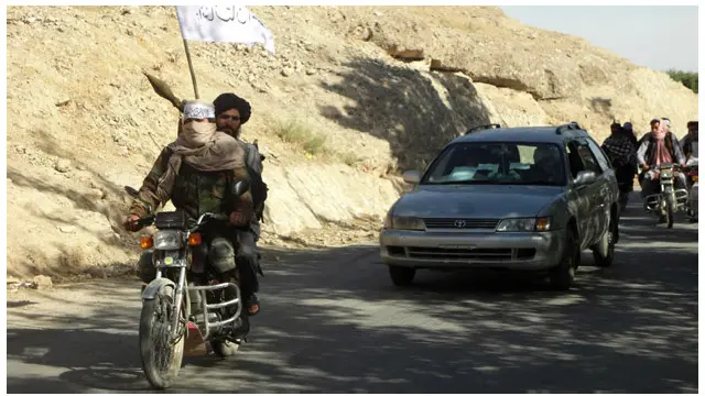 گروههای مختلف طالبان به دلایل تاکتیکی، عملیاتی، ایدئولوژیکی و یا رقابتهای درونی وارد ائتلافهای بزرگتر شده یا از آنها خارج میشوند