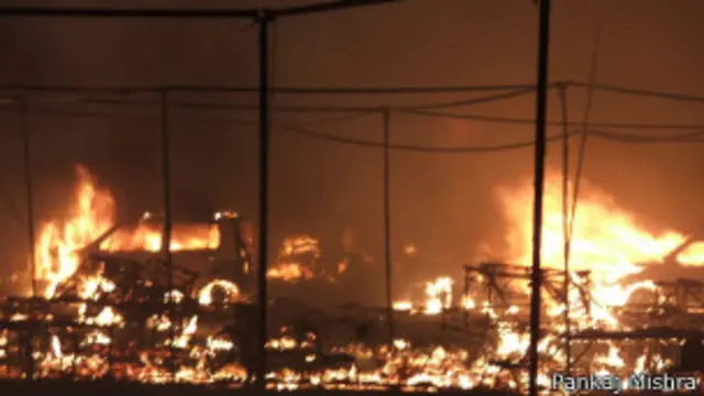 फरीदाबाद के दशहरा मैदान में लगी आग