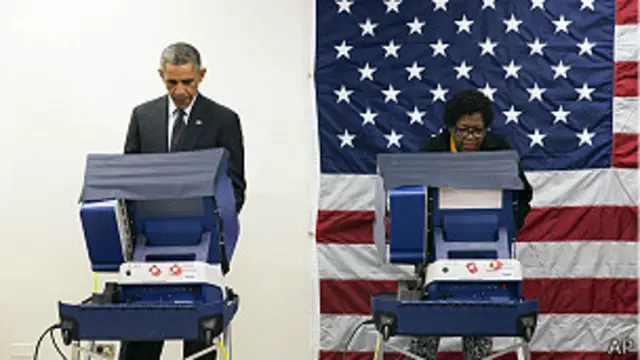 मध्यवर्ती चुनाव में वोट डालते ओबामा