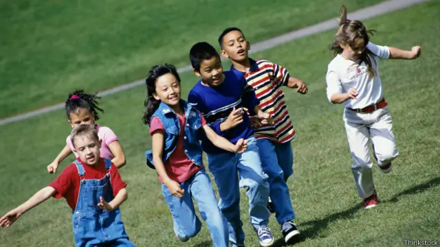niños corriendo