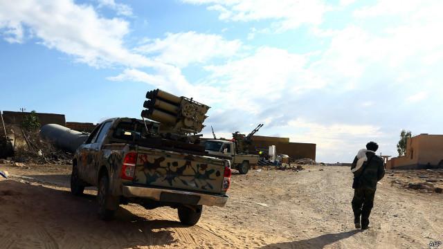 قوات فجر ليبيا نشرت أسلحتها ومنها منصات صواريخ على مشارف بلدة ككلة المرتفعة جنوب غربي العاصمة طرابلس.