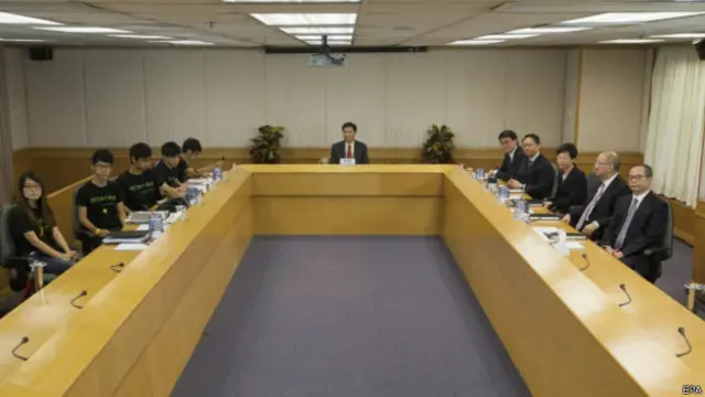香港政府周二晚上与学联举行首次对话（21/10/2014）