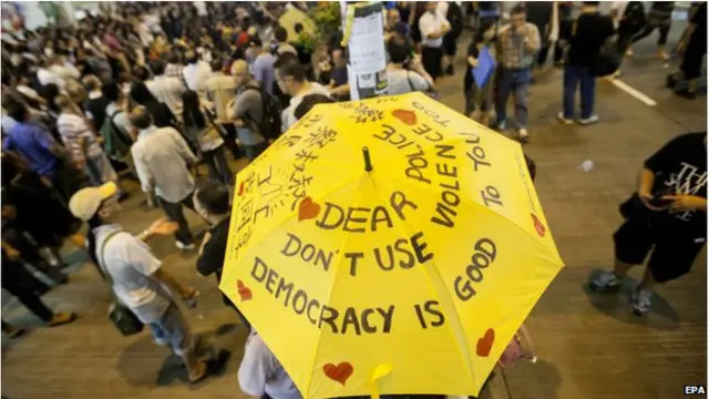 Người biểu tình vẫn đang tụ tập tại Mong Kok và những nơi khác ở Hong Kong