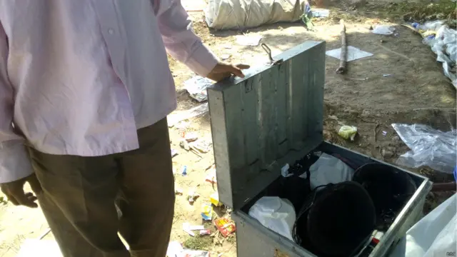 عوامی تحریک کے سربراہ کی کال پر دھرنے کے شرکا نے 31 اگست وزیراعظم ہاؤس کی جانب پیش قدمی شروع کی تھی اور اس کے نتیجے میں تقریباً دو دن تک پولیس اور عوامی تحریک کے کارکنوں کے درمیان تصادم جاری رہا جس میں کم از کم دو افراد ہلاک اور 250 سے زائد زخمی ہو گئے۔ ان جھڑپوں میں زخمی ہونے والوں میں پولیس کے سینیئر افسران بھی شامل تھے جبکہ عوامی تحریک کے کارکنوں کے قابو میں آنے والے پولیس اہلکاروں سے ہیلمٹ، گیس ماسک، ڈھال قبضے میں لیں اور واپسی پر یہ سامان کارکنوں اپنے ساتھ لے جاتے ہوئے نظر آئے۔ ممکنہ طور پر انقلاب مارچ کو دوبارہ بھی پولیس کا سامنا کرنا پڑ سکتا ہے کیونکہ ابھی تک ان کے مطالبات پورے نہیں ہوئے۔