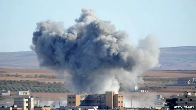 حملات هوایی آمریکا علیه مواضع داعش در کوبانی ادامه دارد