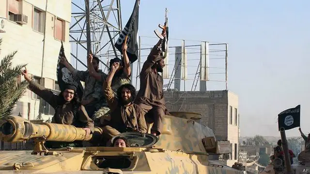 يحاول مسلحو التنظيم فتح ثغرات داخل صفوف القوات الأمنية في المنطقة.