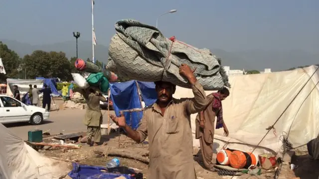 د قادري ملاتړو له تېر اګست میاشتې راهیسې اسلام اباد کې خېمې وهلې وې