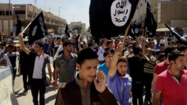 इराक़ और सीरिया का बड़ा हिस्सा आईएस के नियंत्रण में है