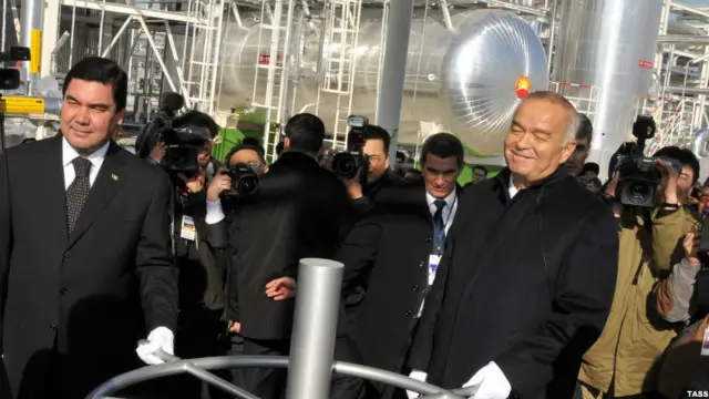 Газга бой Туркманистон ва Ўзбекистон раҳбарлари яккаҳоким бошқарув ва инсон ҳуқуқларининг абгор вазияти учун танқид қилинади