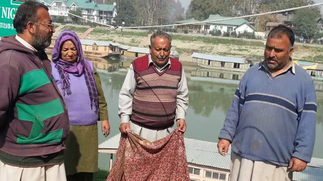 سری نگر کے گردونواح میں راج باغ کیمپ جیسے تین سو سے زائد کیمپ ہیں