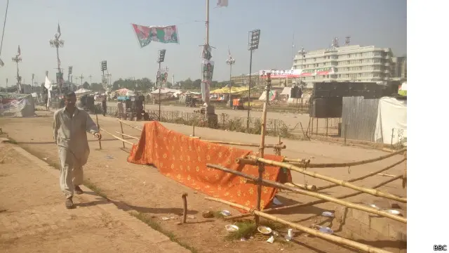 عوامی تحریک کے شرکا تو واپس لوٹ رہے ہیں لیکن تحریک انصاف کے دھرنے کا مقام پہلے ہی سنسان ہے