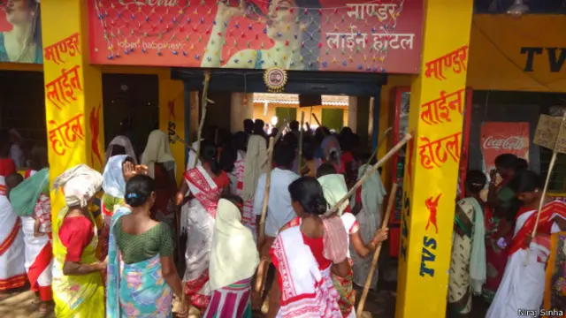 झारखंड में शराब के ख़िलाफ़ जुलूस