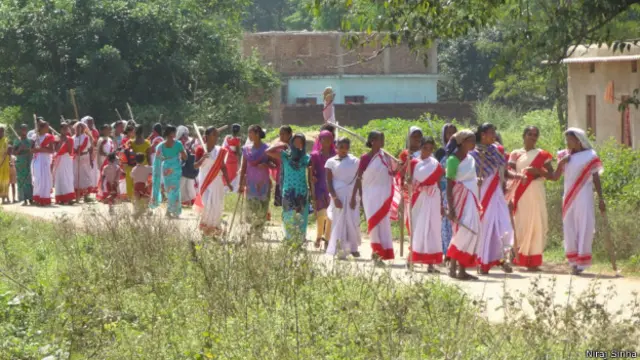 झारखंड में शराब के ख़िलाफ़ जुलूस