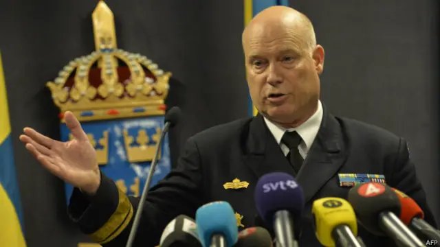 Контр-адмирал Гренстад на пресс-конференции