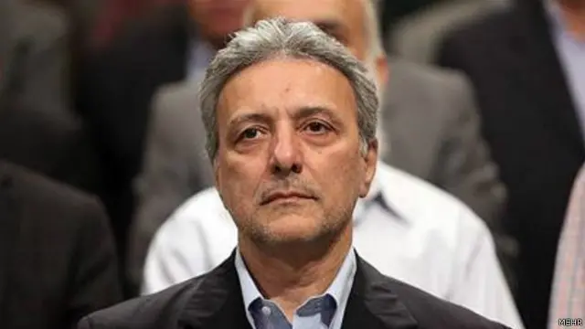 آقای نیلی احمدآبادی از اساتید دانشگاه تهران است