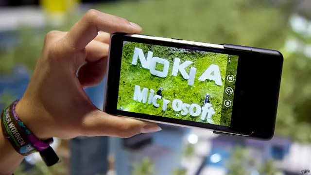 Microsoft полностью приобрел мобильный бизнес Nokia в апреле 2014 года