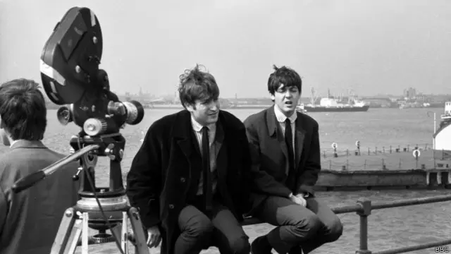 Пол Маккартни и Джон Леннон в Ливерпуле