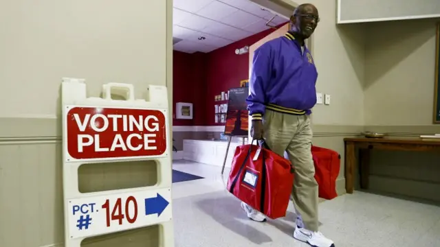 انتخابات میاندوره ای معمولا به مثابه رفراندومی است که میزان اقبال عمومی به حزب حاکم در کاخ سفید را محک می زند