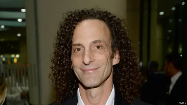 肯尼·基(Kenny G)10月23日凌晨在推特连发八条推文,否认支持香港“占中”示威者。