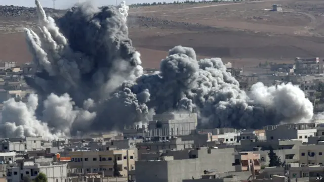 مازالت طائرات التحالف الذي تقوده أمريكا تواصل قصف مواقع مسلحي التنظيم في كوباني.