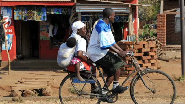 马拉维骑自行车的人