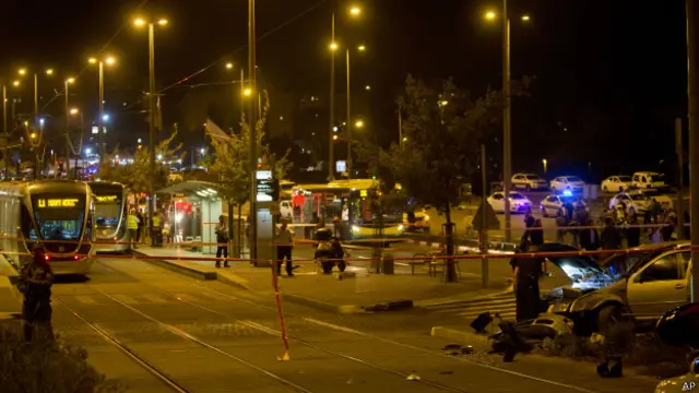 Pelaku pernah dipenjara karena tindakan terorisme, dan saudara dari ahli bom HAmas.