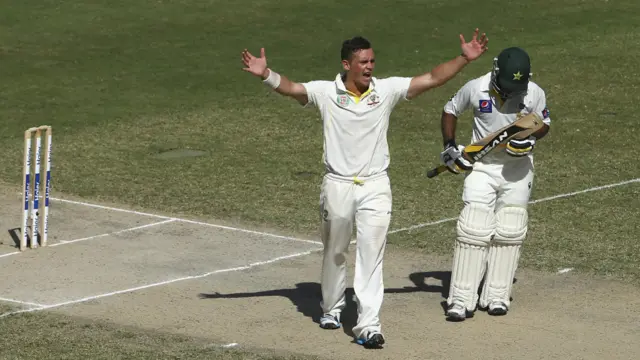 اوکیف جو اپنی زندگی کا پہلا ٹیسٹ کھیل رہے ہیں ان کی ٹیسٹ کرکٹ میں یہ پہلی وکٹ تھی۔