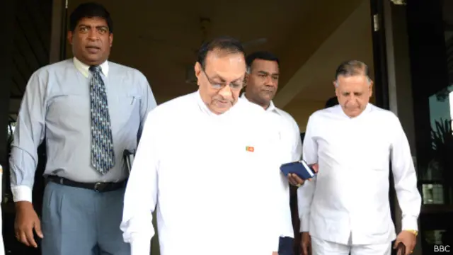 එජාප නියෝජිත පිරිස මැතිවරණ කොමසාරිස්වරයා හමුවීමෙන් පසු