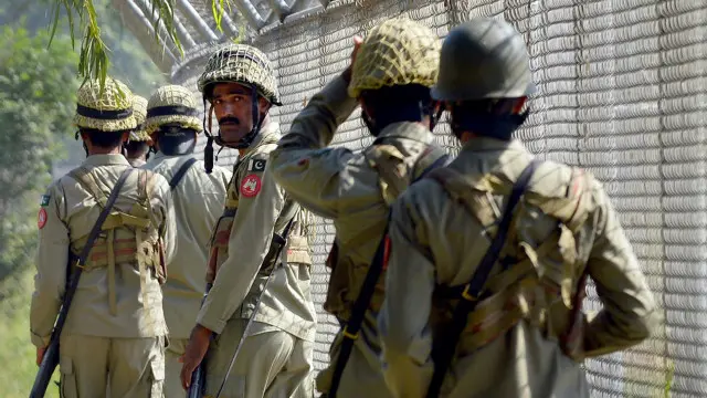 ایل او سی اور ورکنگ باؤنڈری پر دونوں ممالک کے درمیان فائرنگ کے متعدد واقعات پیش آ چکے ہیں