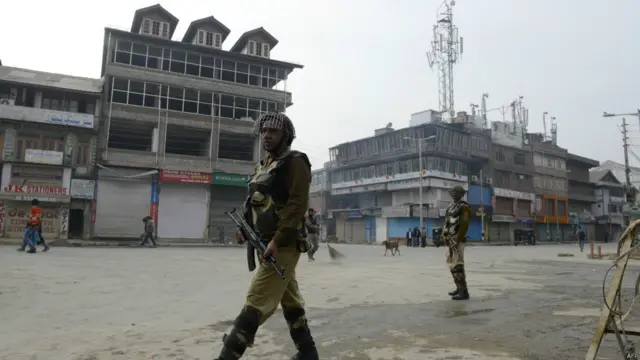 ان دنوں پاکستان اور بھارت کے درمیان سرحد پر شدید کشیدگی پائی جاتی ہے اور فائرنگ کے ساتھ ساتھ گولہ باری بھی جاری ہے۔ 