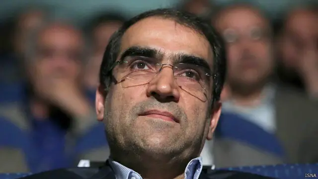 زار وزير الصحة الإيراني إحدى ضحايا الهجمات في المستشفى