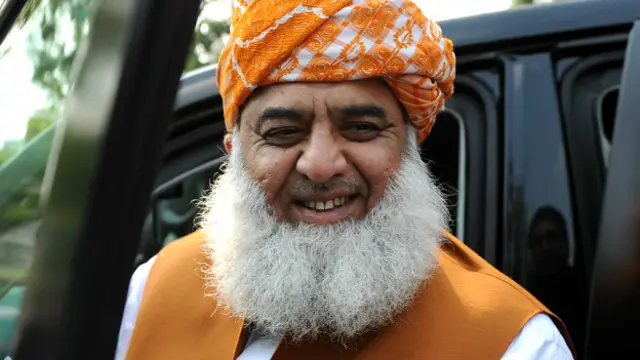 فاروق ستار مولانا فضل الرحمٰن اور وفاقی وزیر اسحاق ڈار کے ساتھ مسلسل رابطے میں ہیں اور ایک دو دن میں مذاکرات کا دوبارہ باقاعدہ آغاز کر دیا جائے گا: امین الحق